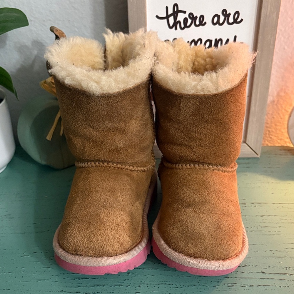 UGG Tan Shearling Boots 8 T box 119